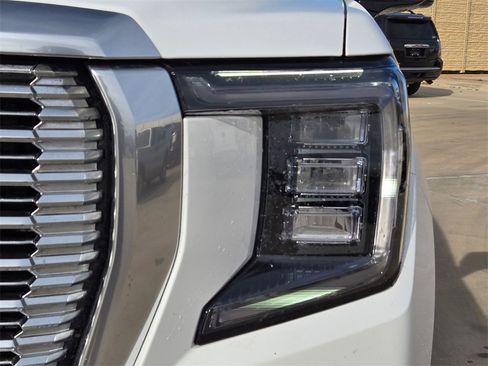 Used 2024 GMC Yukon XL Denali w/ Advanced Technology Package image 23