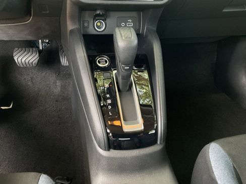 Used 2025 Nissan Versa SV FWD image 20