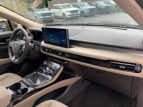 Used 2022 Lincoln Nautilus AWD image 14