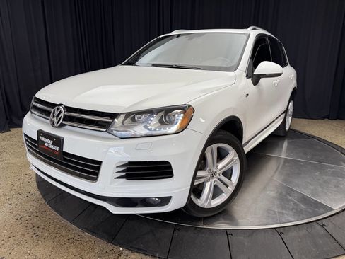 Used 2014 Volkswagen Touareg VR6 image 2