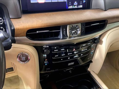 Used 2016 Lexus LX 570 4WD w/ Luxury Package image 24