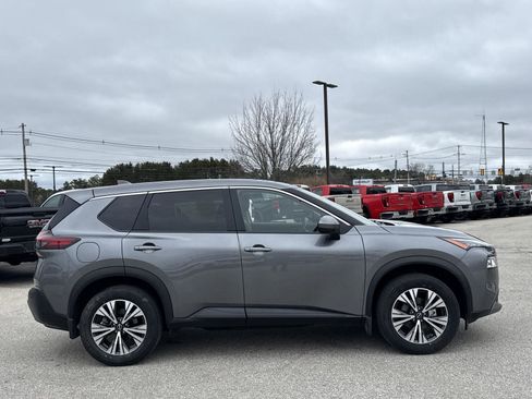 Used 2023 Nissan Rogue SV AWD/4WD image 4