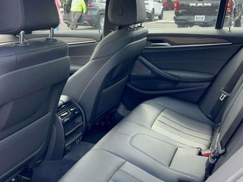 Used 2022 BMW 530e w/ Premium Package image 11