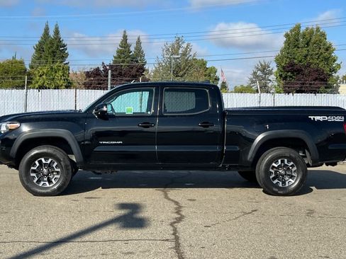 Used 2016 Toyota Tacoma TRD Off-Road w/ Towing Package AWD/4WD image 2