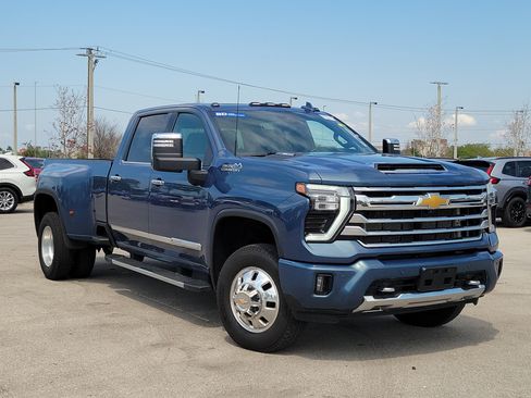 Used 2024 Chevrolet Silverado 3500 High Country w/ Technology Package AWD/4WD image 32