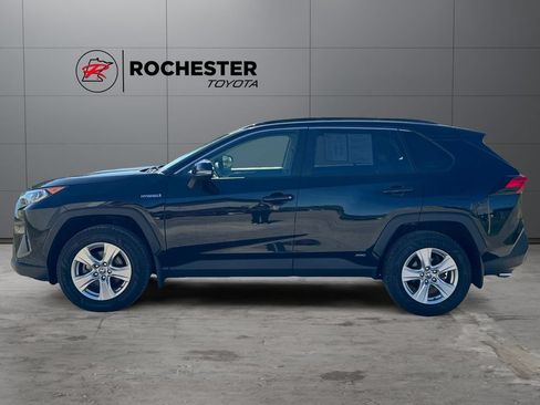 Used 2021 Toyota RAV4 XLE AWD/4WD image 2