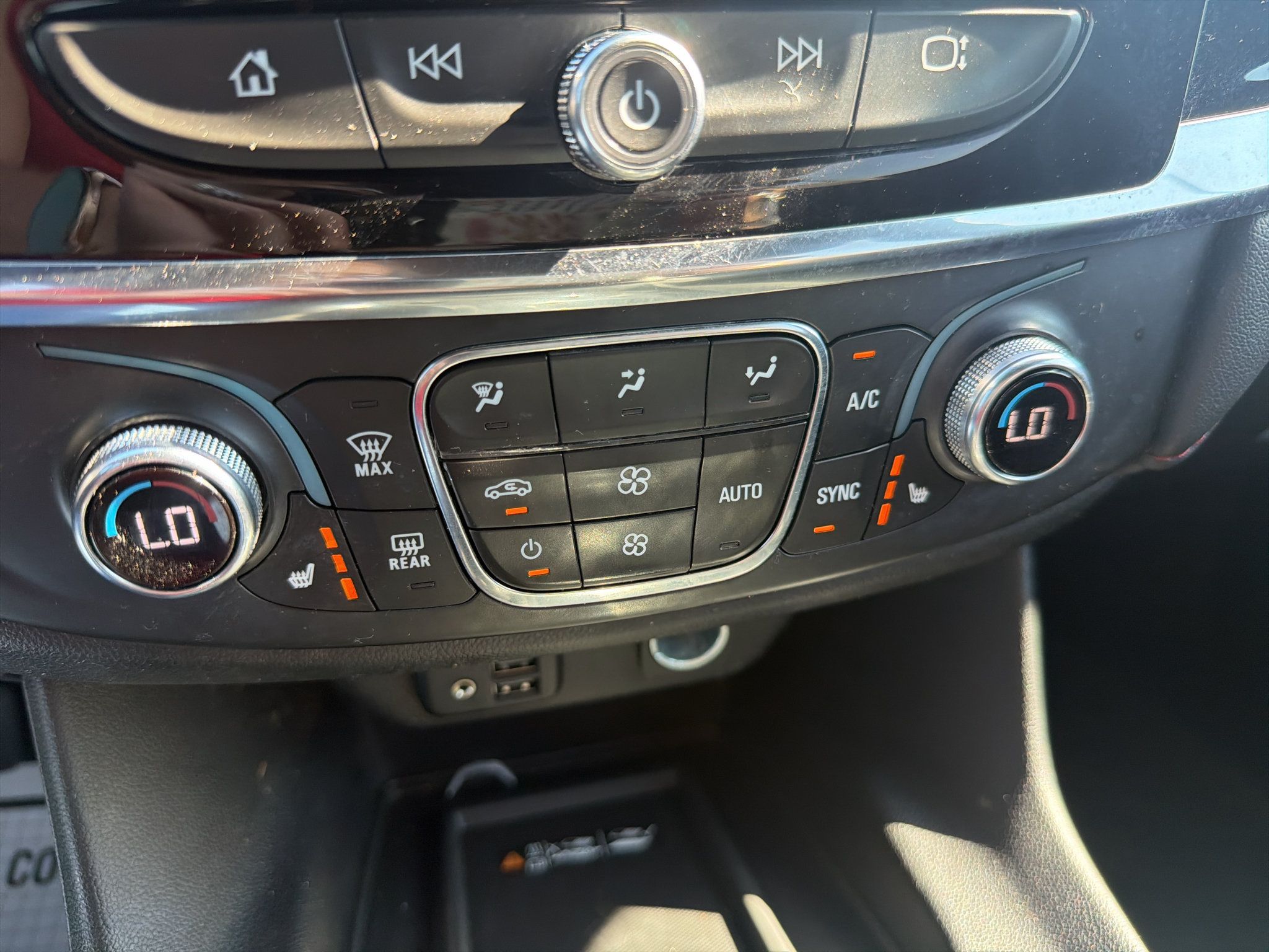 Used 2023 Chevrolet Traverse RS FWD image 31