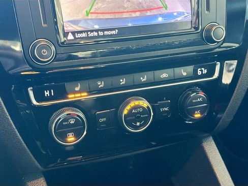 Used 2017 Volkswagen Jetta SEL image 16