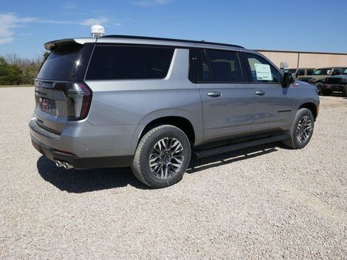 New 2026 Chevrolet Suburban Z71 w/ Z71 Off-Road Package AWD/4WD image 4