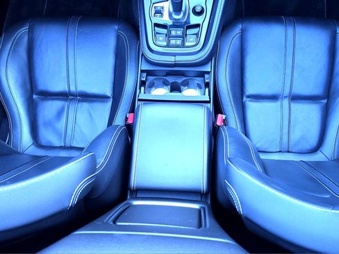 Used 2016 Jaguar F-TYPE R image 14