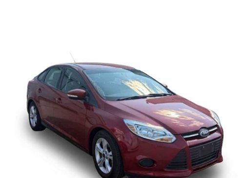 Used 2014 Ford Focus SE w/ SE Winter Package FWD image 3