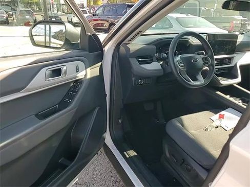 Used 2025 Ford Explorer Active image 10