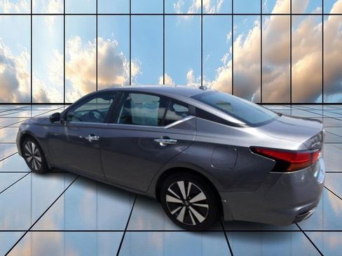 Used 2021 Nissan Altima 2.5 SV w/ SV Premium Package image 4