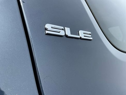 Used 2019 GMC Acadia SLE image 23