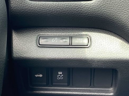Used 2017 Nissan Altima 2.5 SV w/ Convenience Package FWD image 14