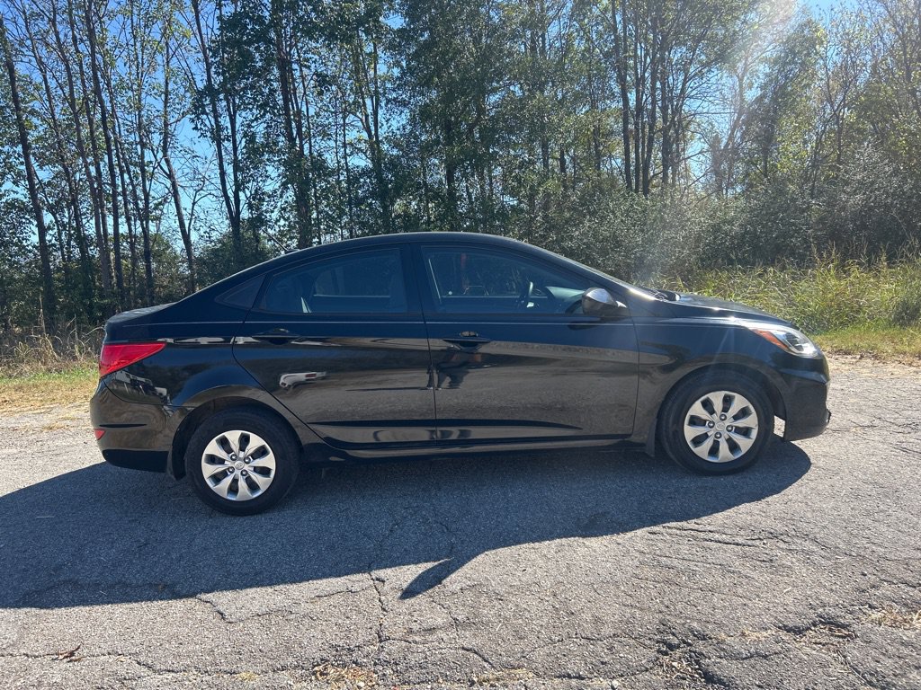 Used 2017 Hyundai Accent SE FWD image 6