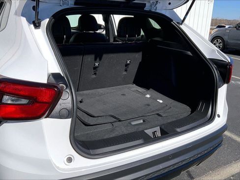 Used 2024 Chevrolet Trax RS w/ Sunroof Package image 24