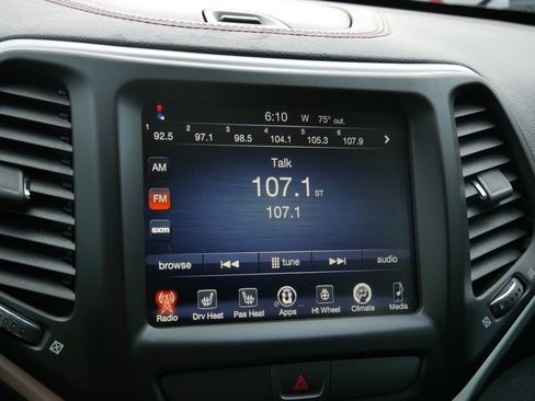 Used 2017 Jeep Cherokee Trailhawk w/ Cold Weather Group AWD/4WD image 20