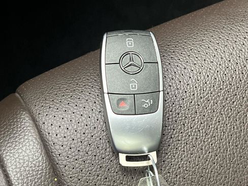 Used 2023 Mercedes-Benz GLS 450 4MATIC image 31