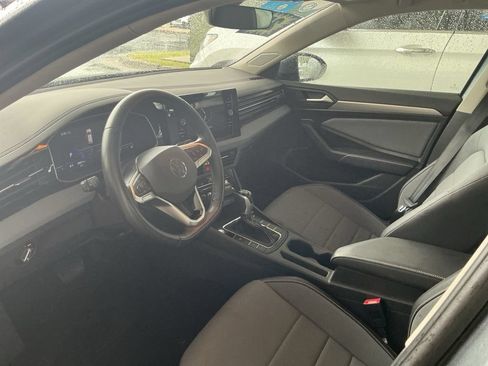 Used 2025 Volkswagen Jetta SE FWD image 18