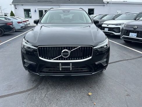 Used 2022 Volvo XC60 B5 Momentum w/ Climate Package image 2