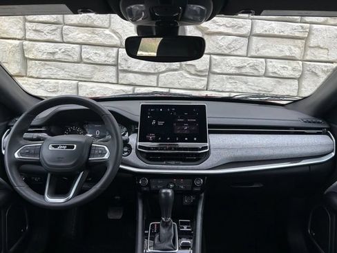 Used 2023 Jeep Compass Latitude w/ Sun and Sound Group AWD/4WD image 10