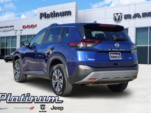 Used 2023 Nissan Rogue SV FWD image 4