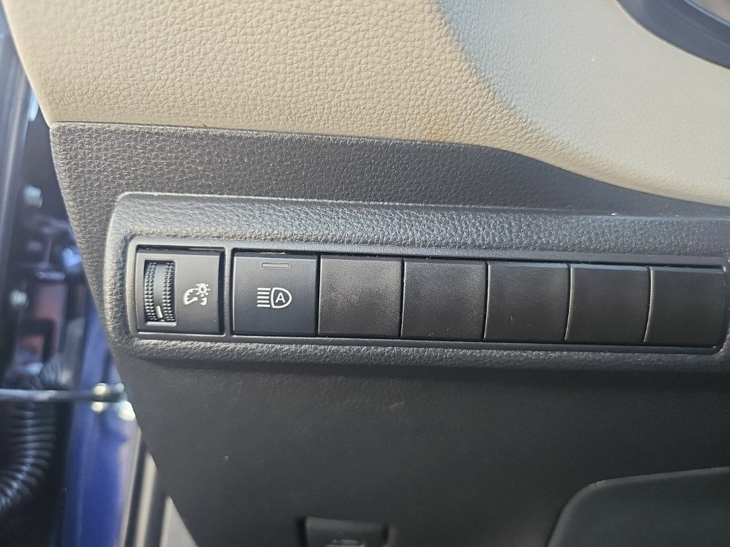 Used 2025 Toyota Corolla LE FWD image 21