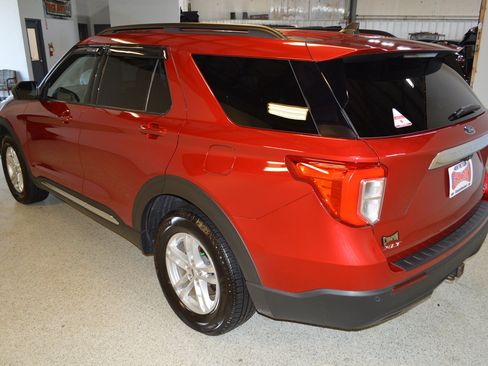 Used 2021 Ford Explorer XLT w/ Class III Trailer Tow Package AWD/4WD image 5