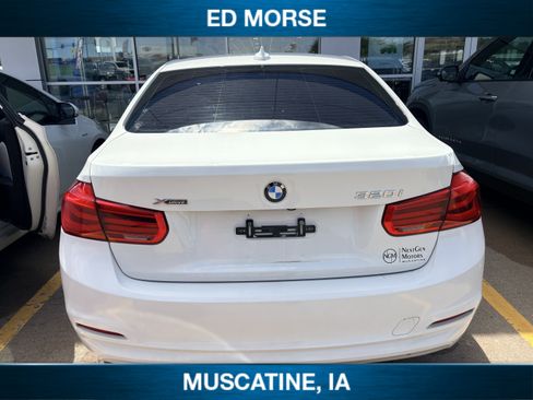 Used 2018 BMW 320i xDrive Sedan AWD/4WD image 4