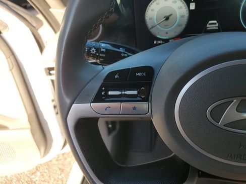 Used 2025 Hyundai Elantra SEL FWD image 28