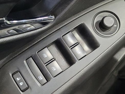 Used 2019 Chevrolet Trax LT w/ LT Convenience Package image 27