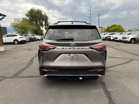 Used 2021 Toyota Sienna XSE AWD/4WD image 6