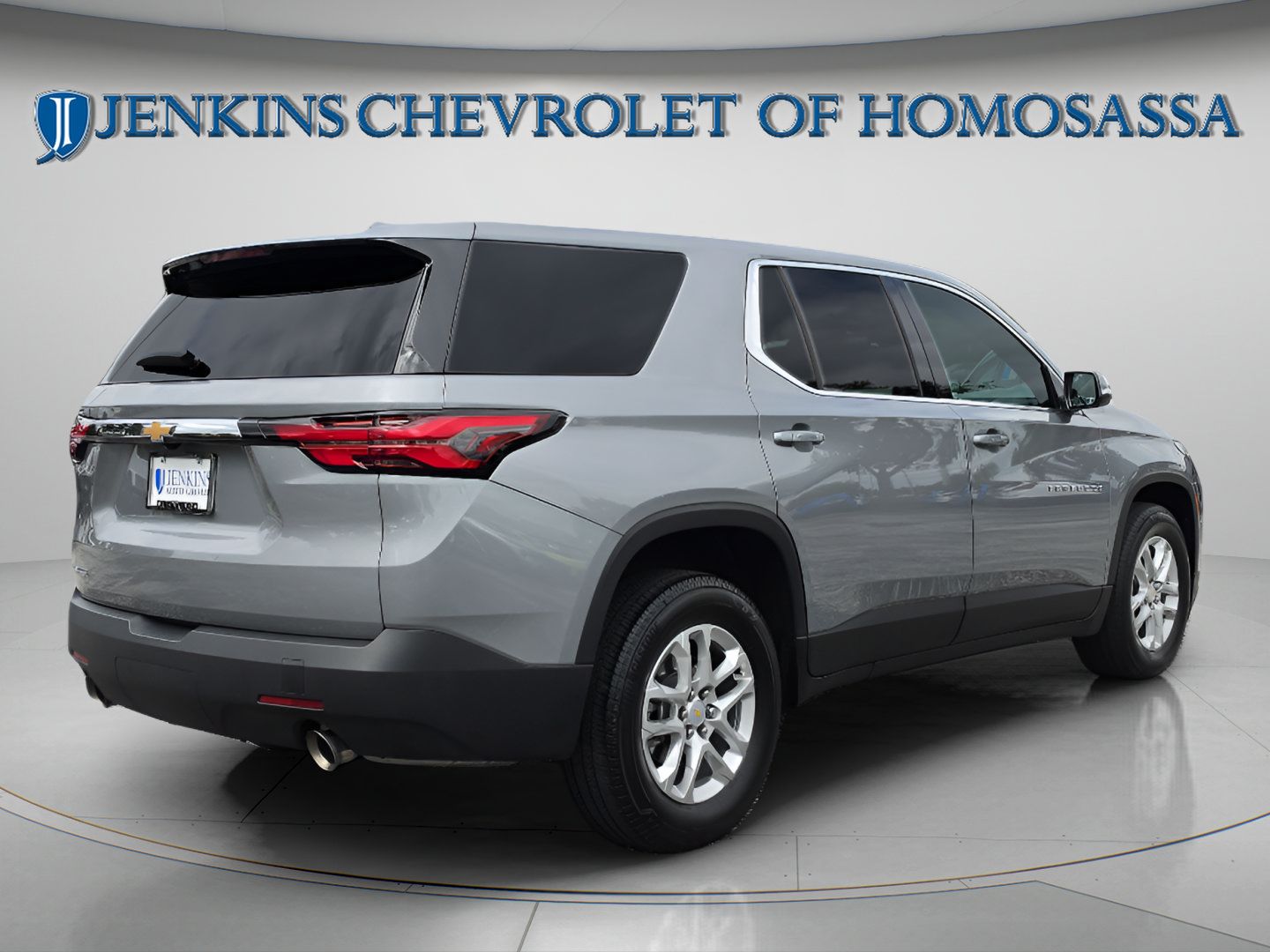 Used 2023 Chevrolet Traverse LS w/ Safety Package FWD image 5
