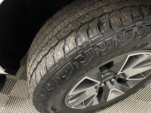 Certified 2024 Chevrolet Suburban Z71 w/ Luxury Package image 57