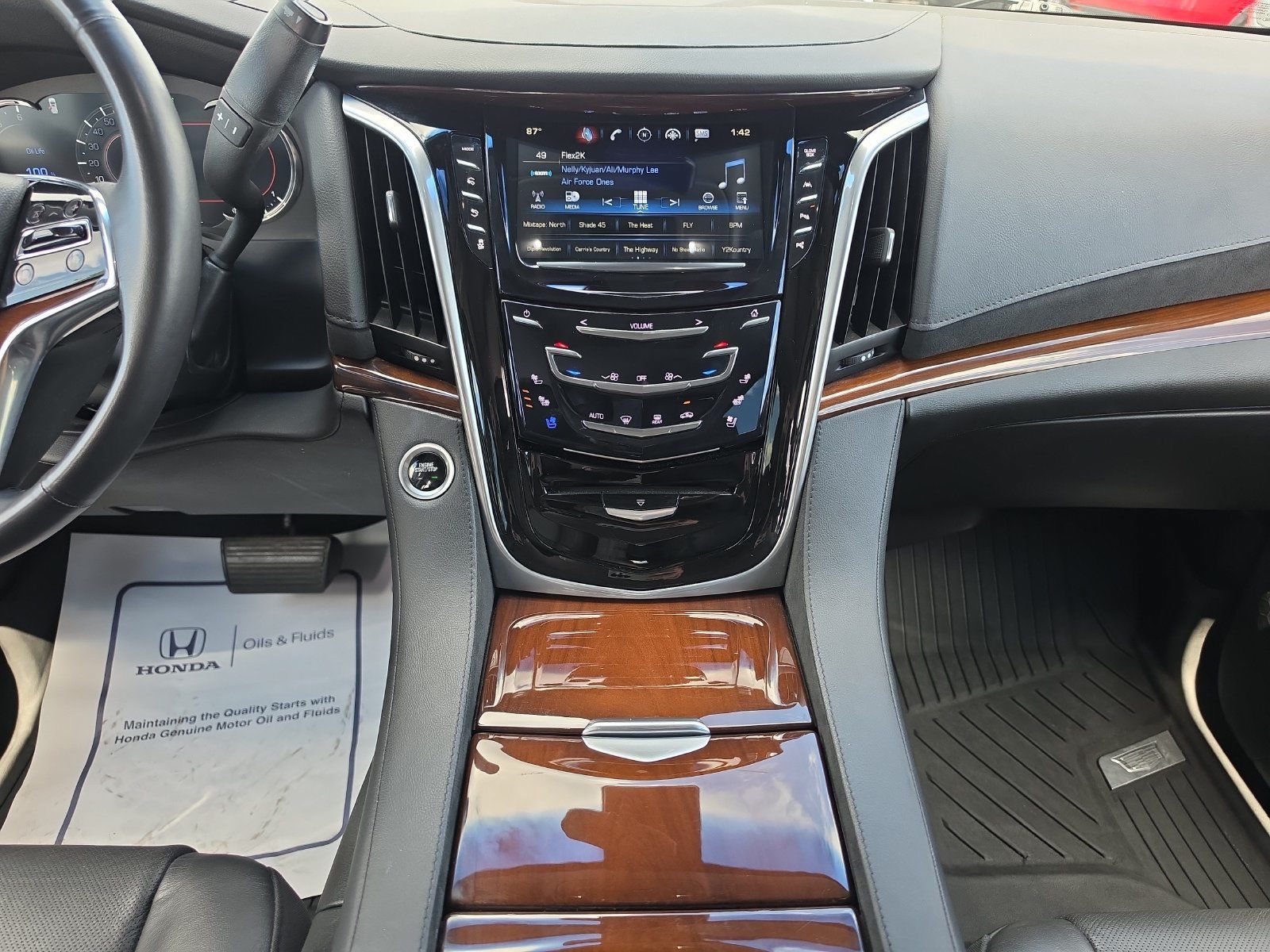 Used 2020 Cadillac Escalade Luxury w/ LPO, Radiant Package AWD/4WD image 11