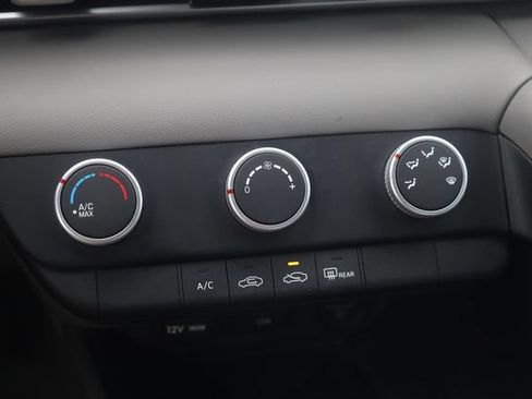 Used 2023 Hyundai Elantra SE FWD image 17
