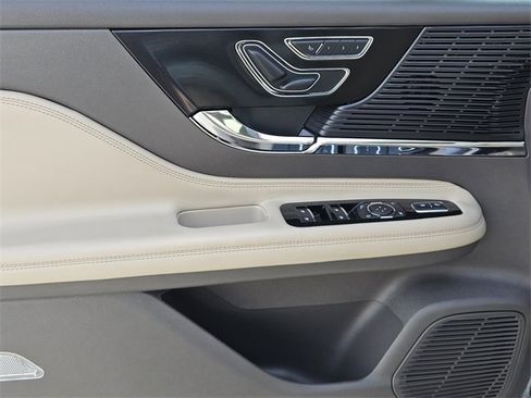 Used 2022 Lincoln Corsair Reserve w/ Equipment Group 201A image 23