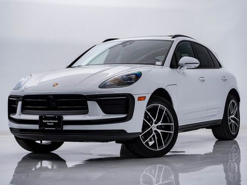 Certified 2025 Porsche Macan image 1