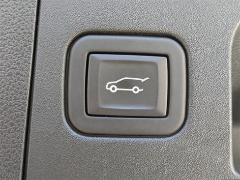 Certified 2024 Cadillac XT4 Premium Luxury image 15