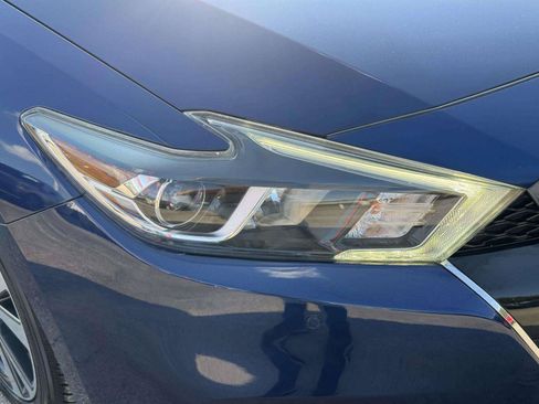 Used 2017 Nissan Maxima Platinum w/ Interior Lighting Package FWD image 11