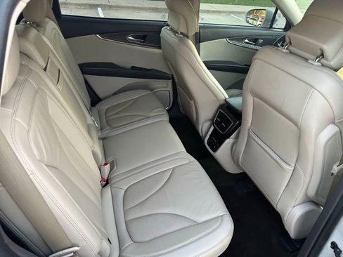 Used 2019 Lincoln Nautilus Select image 26