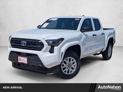 Used 2025 Toyota Tacoma SR image 1