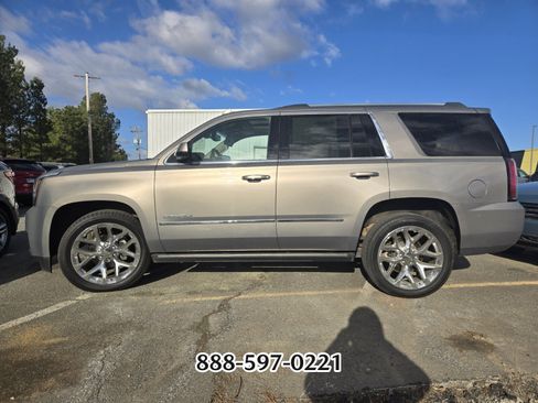 Used 2019 GMC Yukon Denali w/ Denali Ultimate Package image 2