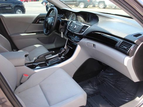 Used 2016 Honda Accord LX image 9