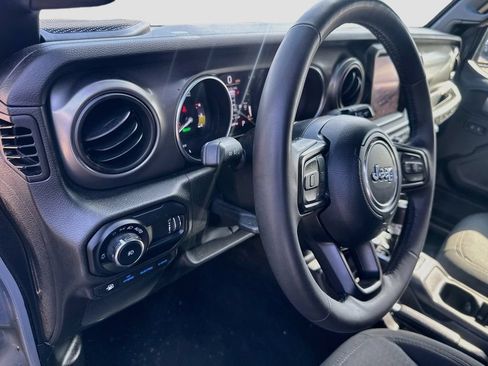 Used 2023 Jeep Wrangler Unlimited w/ Sun & Screen Package AWD/4WD image 10