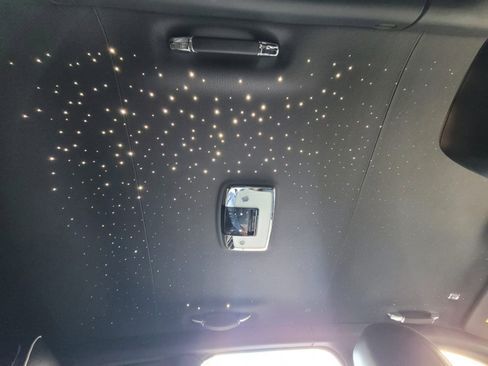 Used 2021 Rolls-Royce Cullinan Black Badge image 21