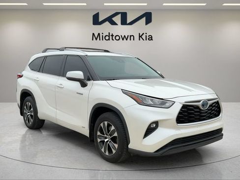 Used 2020 Toyota Highlander XLE AWD/4WD image 30