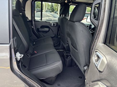 Used 2021 Jeep Gladiator Sport AWD/4WD image 12