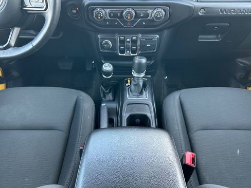 Used 2019 Jeep Wrangler Unlimited Sport S AWD/4WD image 17